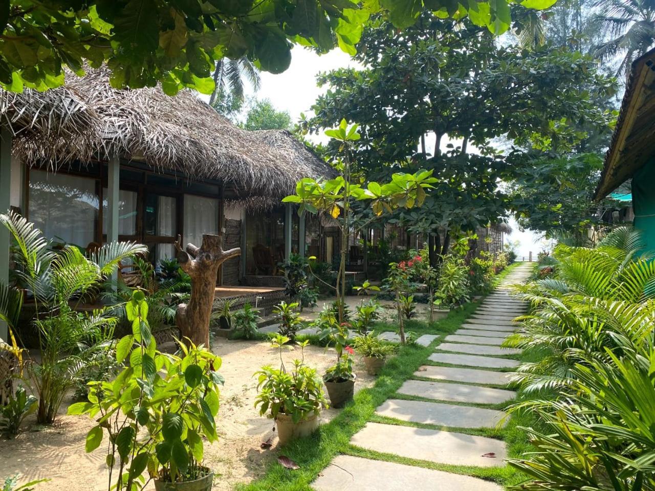 The Coast Beach Resort Agonda Exterior foto